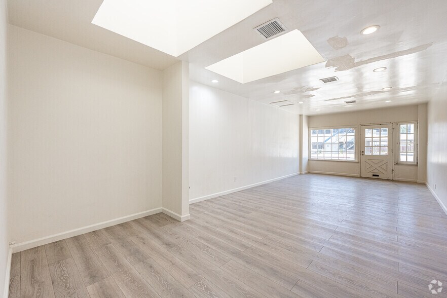 More Photos Of 319-323 E Foothill Blvd, Arcadia Office For Lease