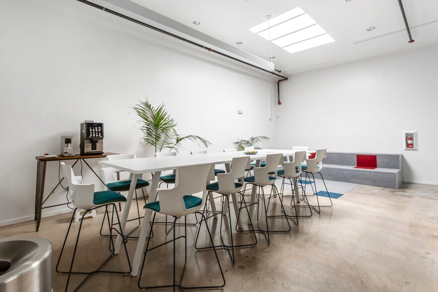 More Photos Of 5285 W Washington Blvd, Los Angeles Loft Creative Space For Lease