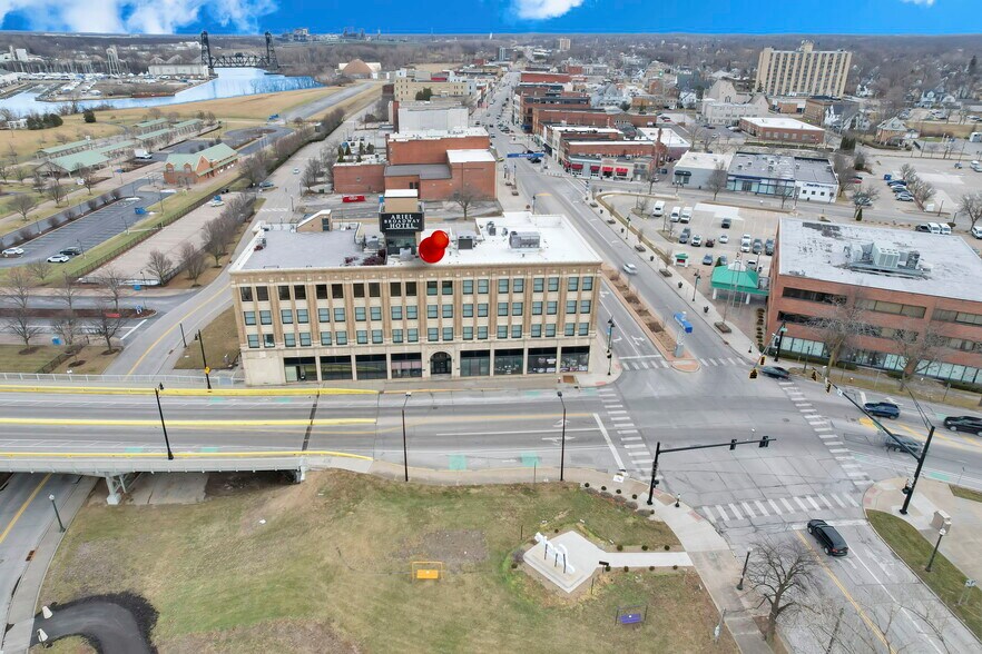 More Photos Of 301 Broadway, Lorain Hotel For Lease