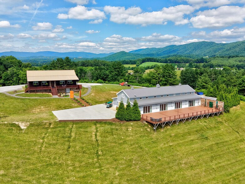 More Photos Of 639 Wagon Wheel Rd, Elk Creek Lodge Meeting Hall For Sale
