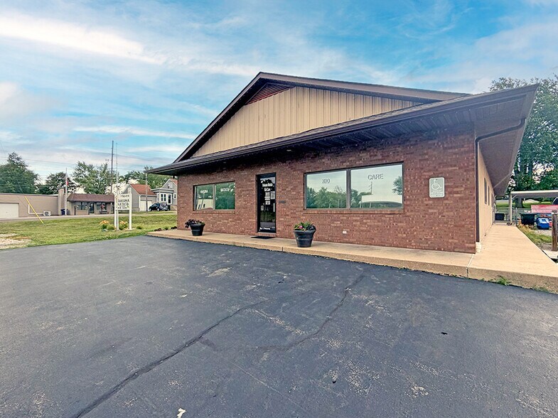More Photos Of 2 Westwood Dr, Steeleville General Retail For Sale