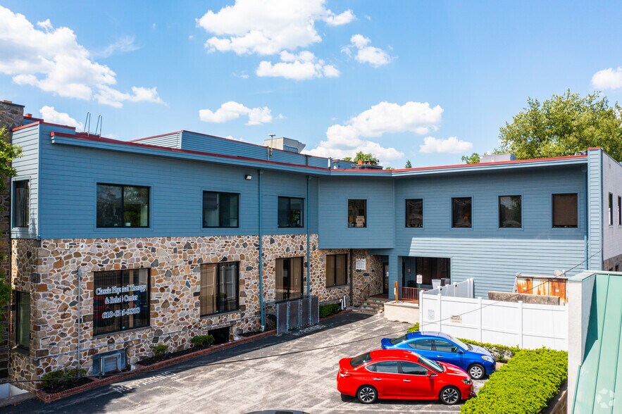 More Photos Of 525 West Chester Pike, Havertown Medical For Lease