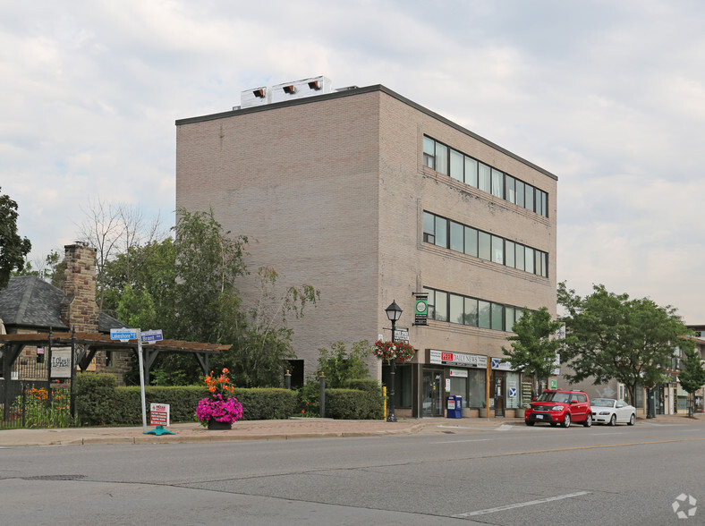 Primary Photo Of 250 Lakeshore Rd E, Mississauga Apartments For Lease