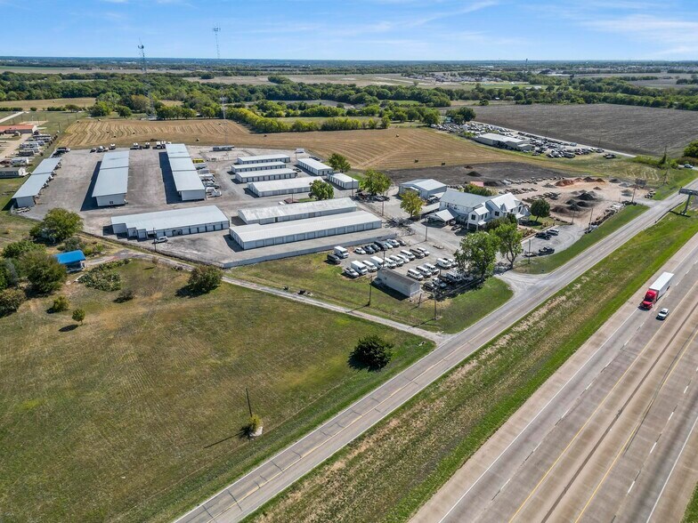 More Photos Of 15048 US Highway 75, Van Alstyne Specialty For Lease