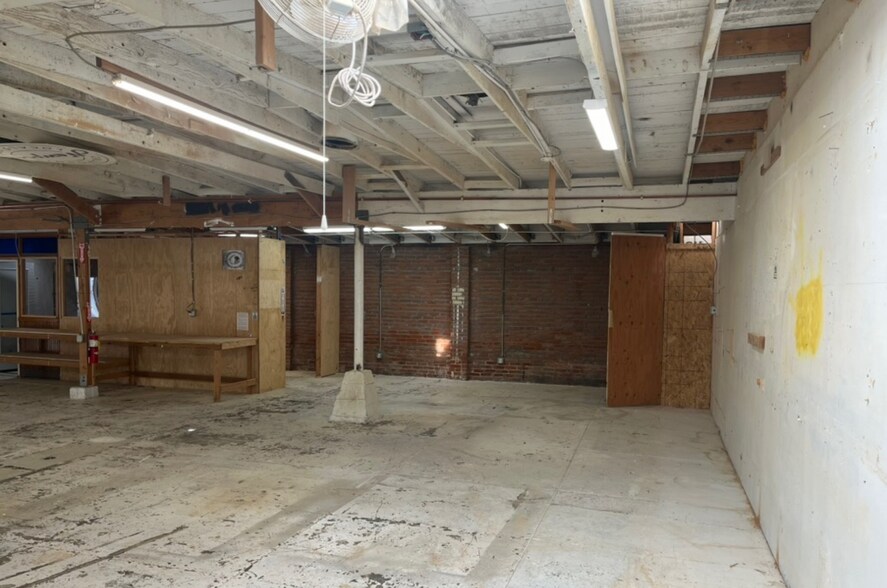 More Photos Of 1340 1/2 4th St, Santa Monica Flex For Sale