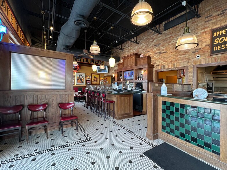 More Photos Of 1493-1505 S Randall Rd, Algonquin Storefront Retail Office For Lease