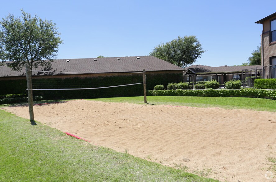 More Photos Of 2000 E Arapaho Rd, Richardson Apartments For Lease