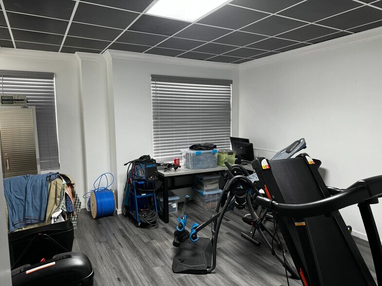 More Photos Of 3226 N Falkenburg Rd, Tampa Office For Sale