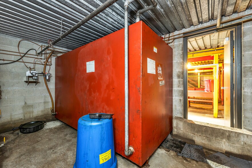 More Photos Of 386 Daniel Webster Hwy, Merrimack Auto Repair For Sale