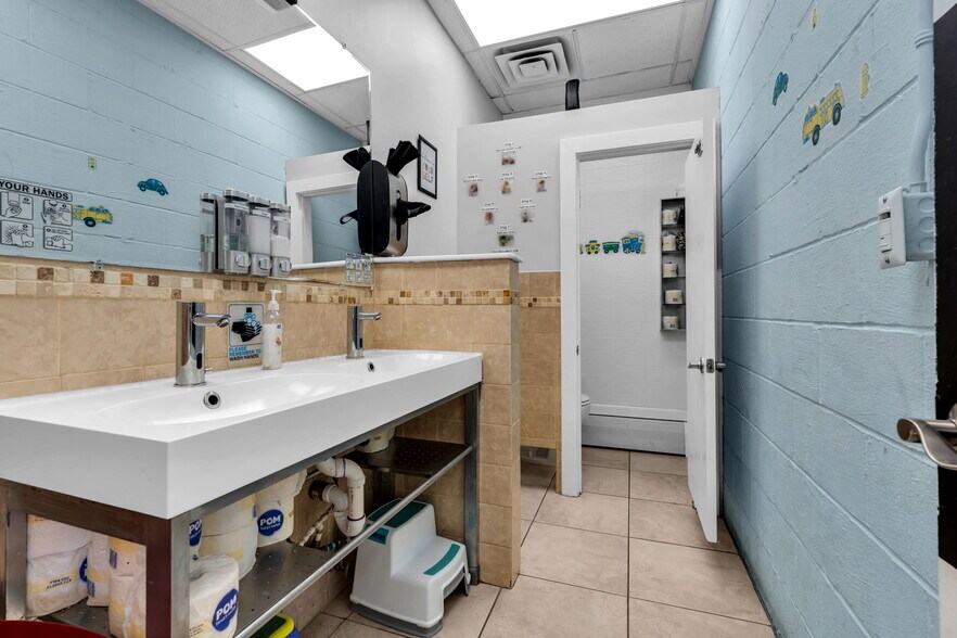 More Photos Of 321 W Farms Rd, Farmingdale Daycare Center For Sale