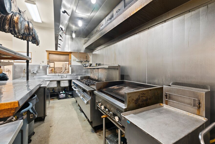 More Photos Of 102 S 1st Ave, Sandpoint Storefront Retail Office For Sale