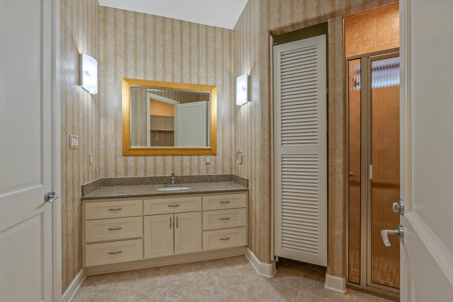 More Photos Of 16621 Hereford Dr, Tomball Flex For Sale