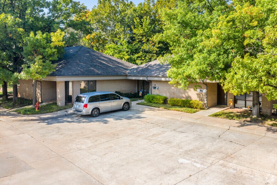 More Photos Of 2932 NW 122nd St, Oklahoma City Office For Sale