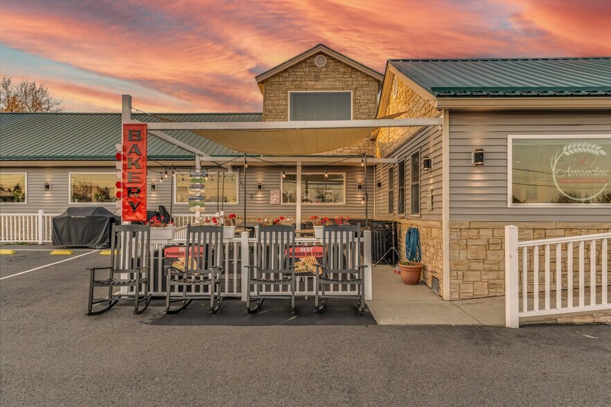 More Photos Of 357 W Main St, Searsport Freestanding For Sale