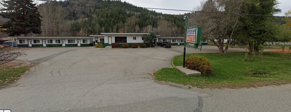 More Photos Of 455 Government St S, Greenwood Hotel For Sale