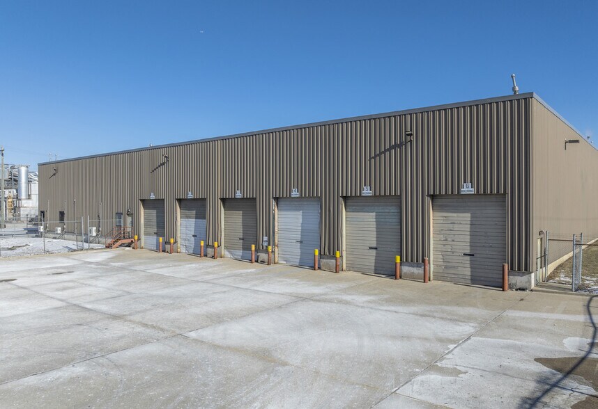 More Photos Of 1900 S 25th Ave, Broadview Manufacturing For Lease