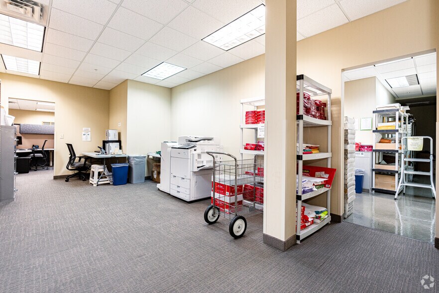 More Photos Of 2305 River Rd, Louisville Office For Lease