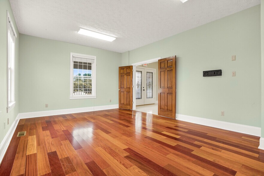 More Photos Of 6245 University Park Dr, Radford Office Residential For Sale