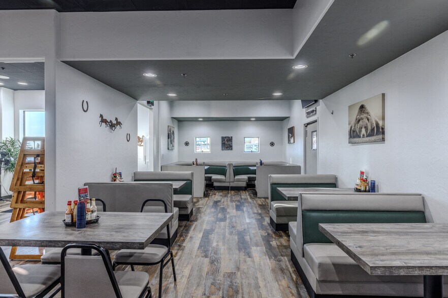 More Photos Of 7196 S Highway 92, Hereford Restaurant For Sale