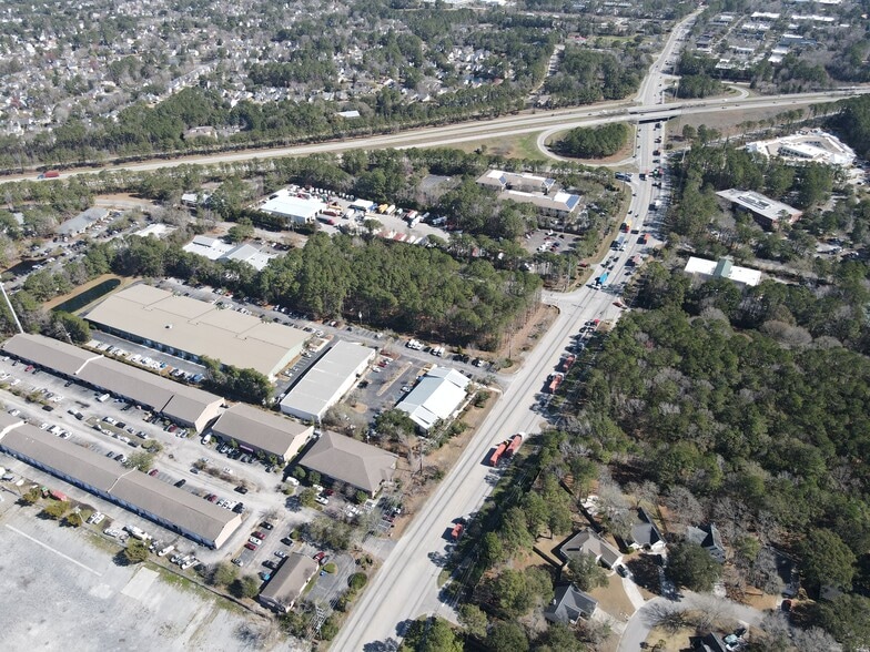 More Photos Of 547 Long Point Rd, Mount Pleasant Flex For Lease