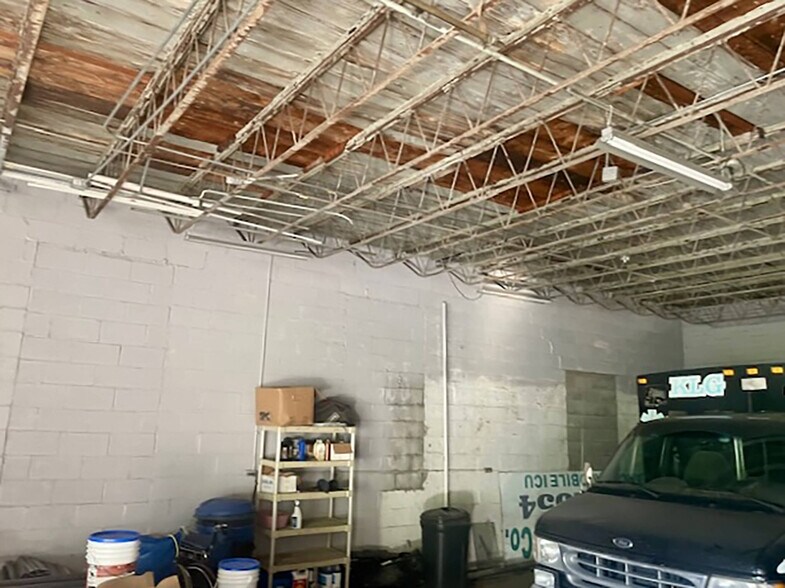 More Photos Of 1516 S Lincoln Ave, Salem Freestanding For Sale