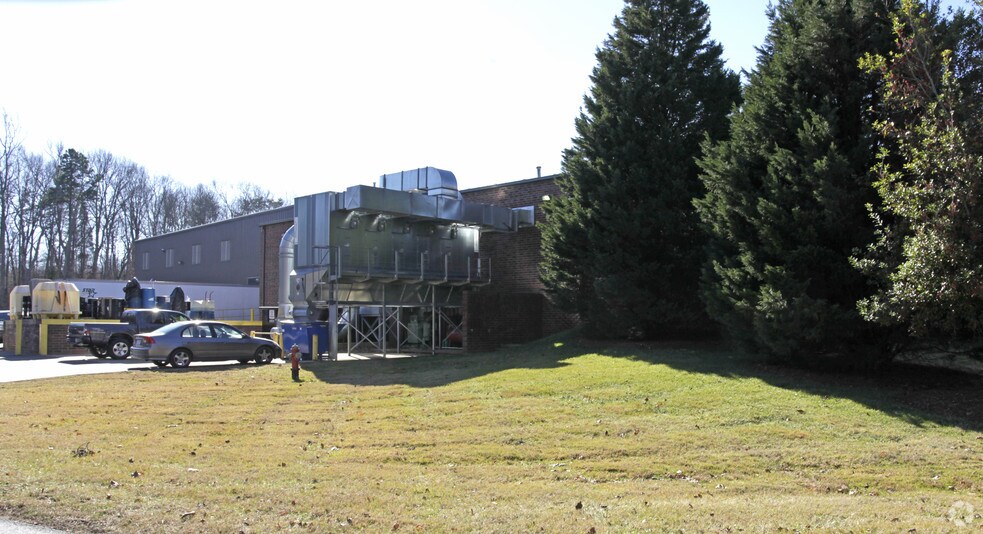 More Photos Of 729 Gallimore Dairy Rd, High Point Manufacturing For Lease