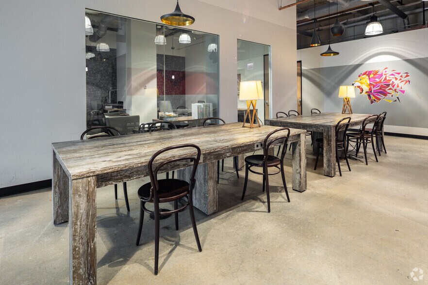 More Photos Of 5113 S Harper Ave, Chicago Coworking Space