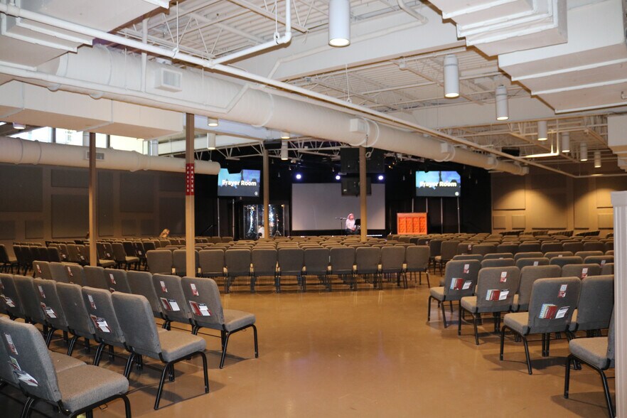 More Photos Of 8531 W Loop 1604 N, San Antonio Office For Sale