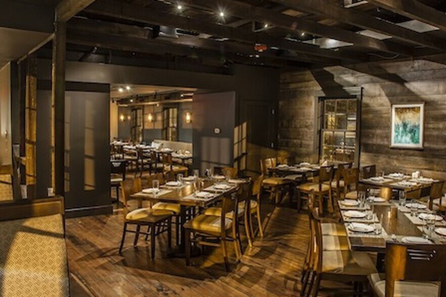 More Photos Of 14 N Market St, Charleston Restaurant For Sale