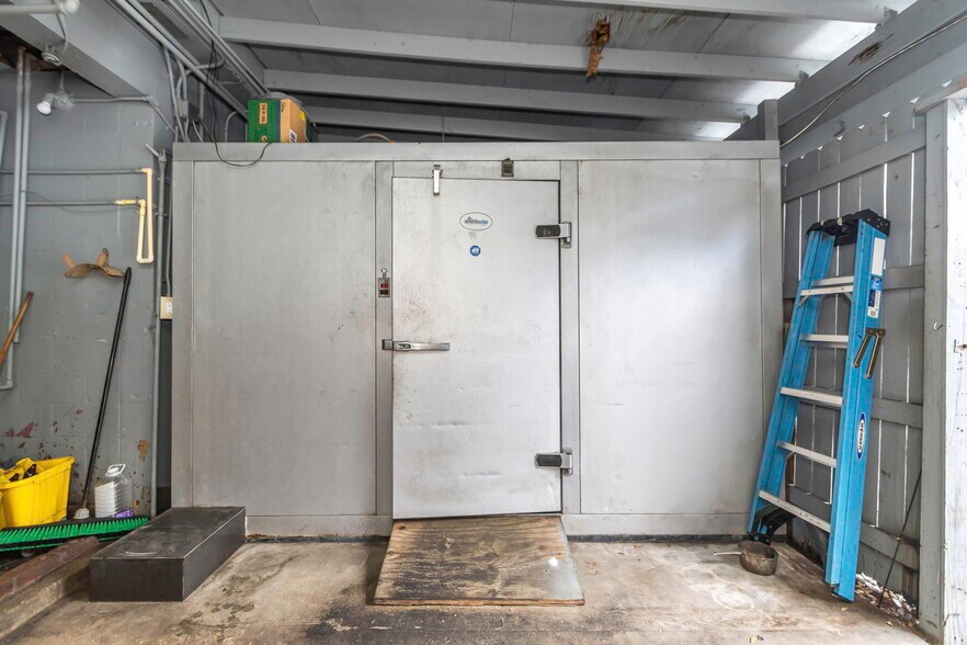 More Photos Of 2901 Tyrone Blvd, Saint Petersburg Restaurant For Sale