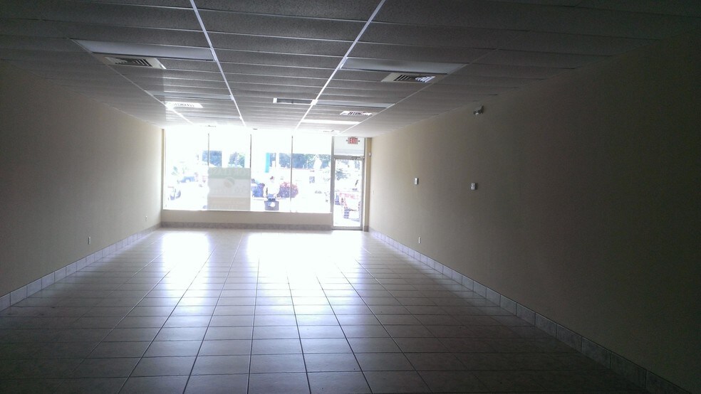 More Photos Of 1232 N Tamiami Trl, North Fort Myers Unknown For Lease