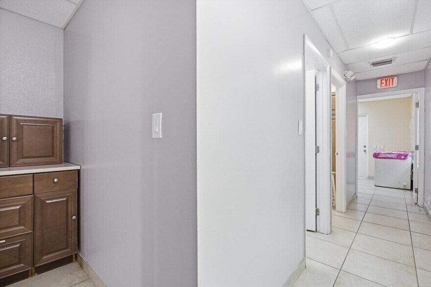 More Photos Of 3240 NW 7th St, Miami Office For Sale
