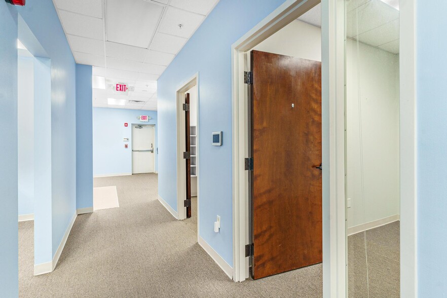 More Photos Of 1904 Thomas Ave, Leesburg Office For Sale