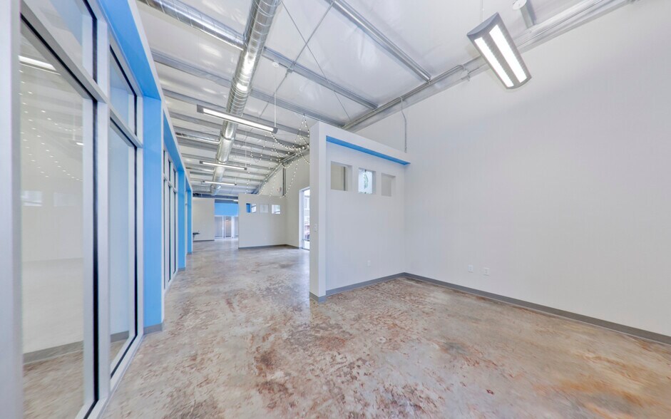 More Photos Of 100-112 SW 6th St, Gainesville Office For Lease