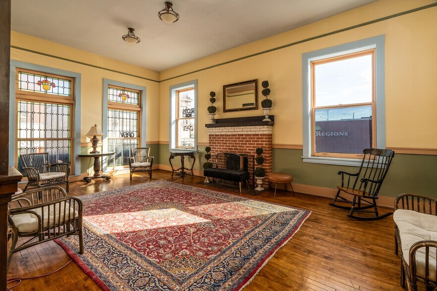 More Photos Of 1329 Walnut St, Murphysboro Office For Sale