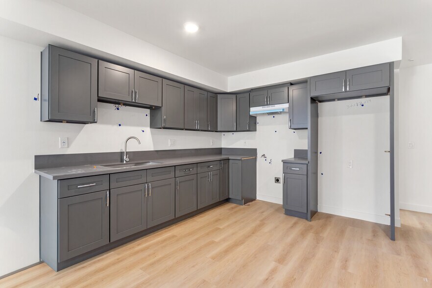 More Photos Of 707 W 80th St, Los Angeles Land For Sale