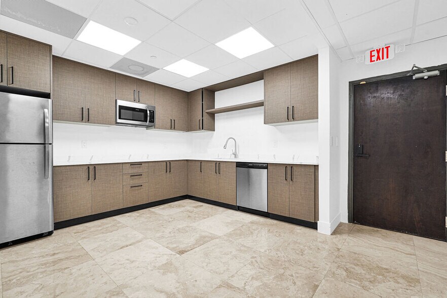More Photos Of 1110 Brickell Ave, Miami Office For Lease