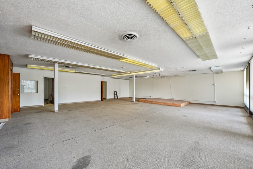 More Photos Of 6114 W North Ave, Chicago Office For Sale