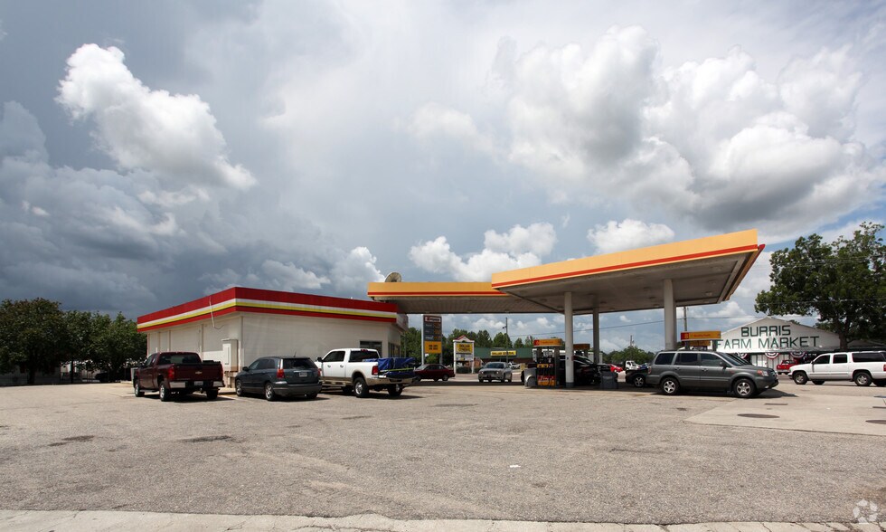 More Photos Of 3215 S Hickory St, Loxley Supermarket For Sale
