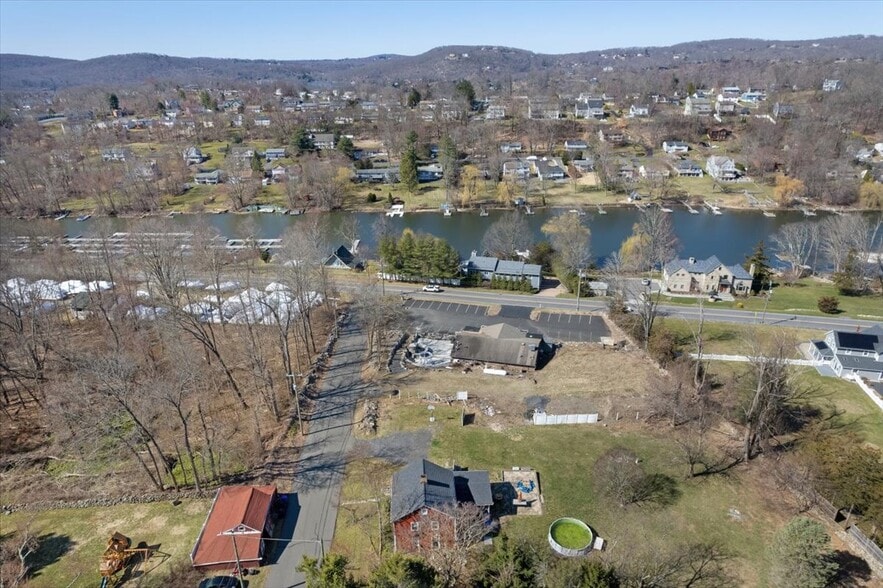More Photos Of 439 Candlewood Lake Rd, Brookfield Freestanding For Sale