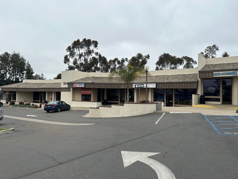 More Photos Of 9545 Kearny Villa Rd, San Diego Showroom For Lease