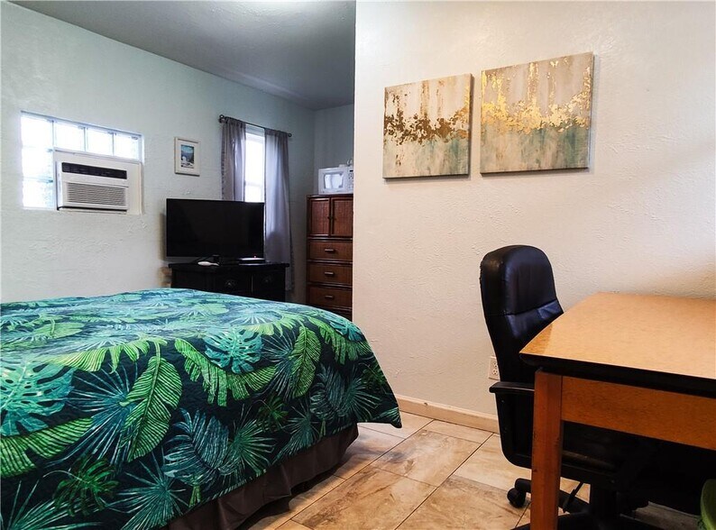 More Photos Of 1330 S Commercial St, Aransas Pass Hotel For Sale