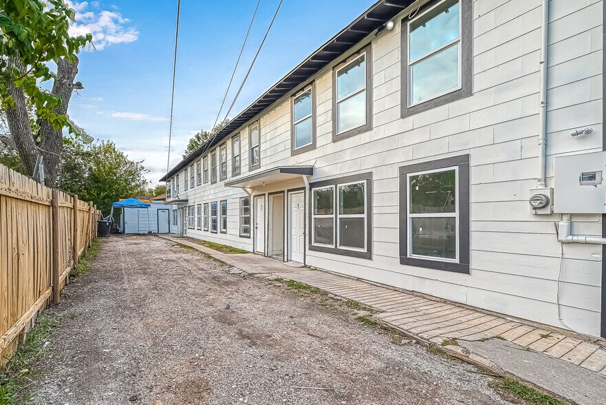 More Photos Of 6420 Conley St, Houston Apartments For Sale