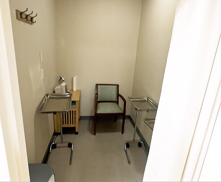 More Photos Of 340 Maple St, Marlborough Medical For Lease