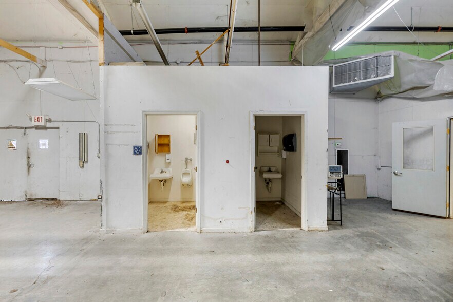 More Photos Of 200 E 2nd Ave, Rome Warehouse For Lease