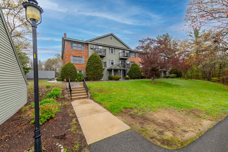 More Photos Of 1 Oak Hill Ln, Nashua Apartments For Sale