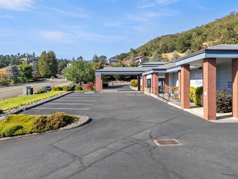 More Photos Of 2435 NW Kline St, Roseburg Medical For Lease