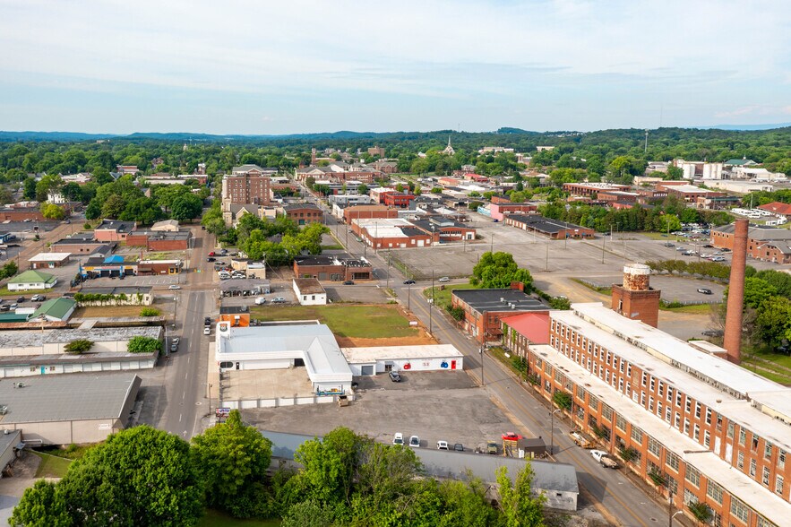 More Photos Of 395 S Ocoee St, Cleveland Showroom For Sale