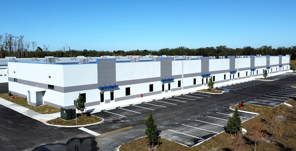More Photos Of 16103 Lee Rd, Fort Myers Light Manufacturing For Lease