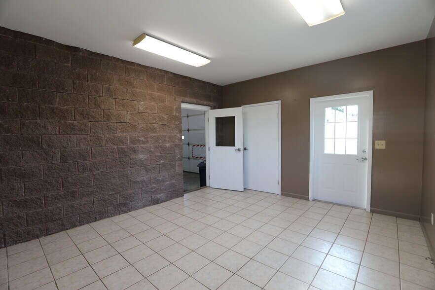 More Photos Of 337 Broadway, Kingston Freestanding For Sale